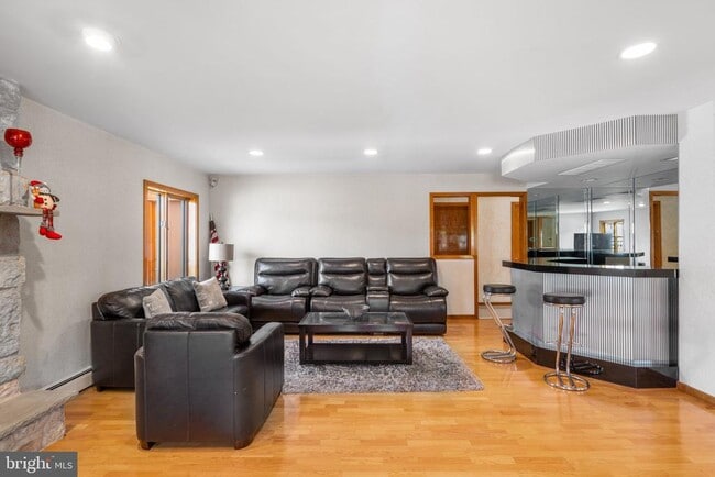 Building Photo - 509 Long Ln