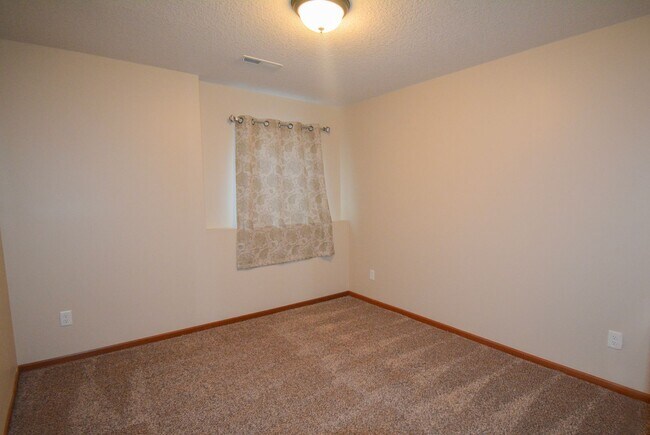 Building Photo - 3 Floor Townhome With Large Yard