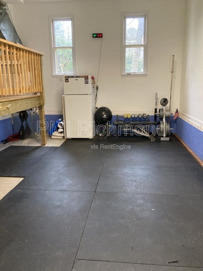 Building Photo - 2018 Cambridge Dr