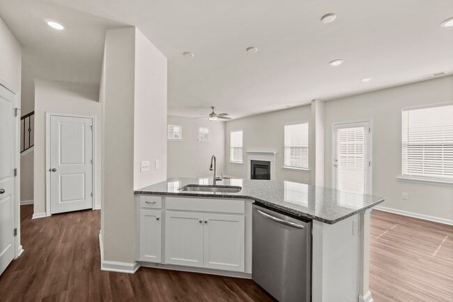 Building Photo - Stunning home in desirable Chateau community