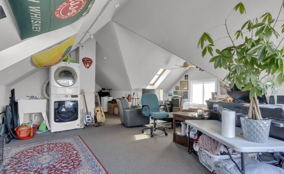 Building Photo - 5 Sachem St