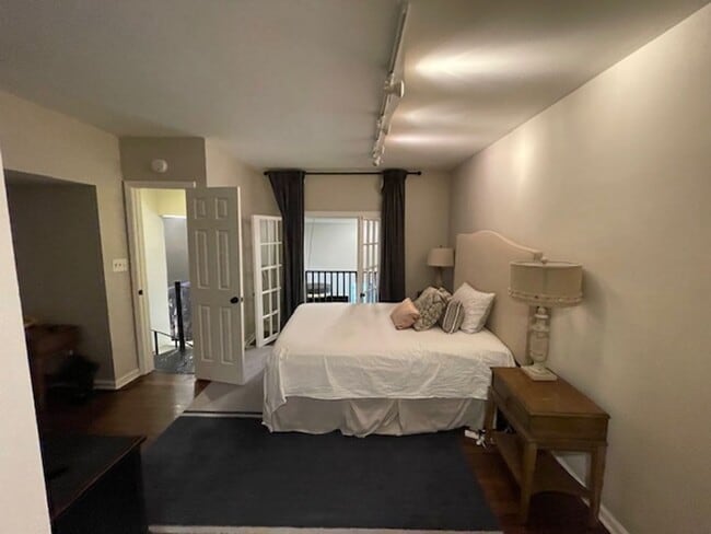 Building Photo - Stunning Furnished 3 Bedroom 3 Bath Condominium ON Piedmont Park!