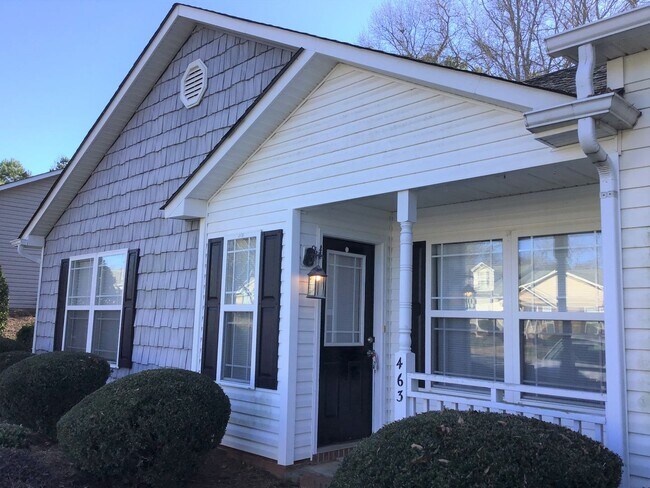 Building Photo - 3 Bedroom Condo off McConnells Hwy!  ***RE...