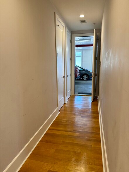 Building Photo - 5 Mohawk St