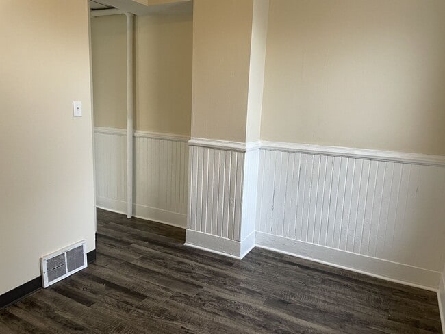 Interior Photo - 1710-14 Bradford