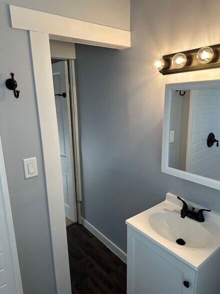Bathroom - 1101 N 6th St
