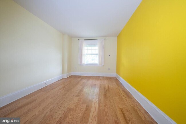 Building Photo - 110 Llanfair Rd