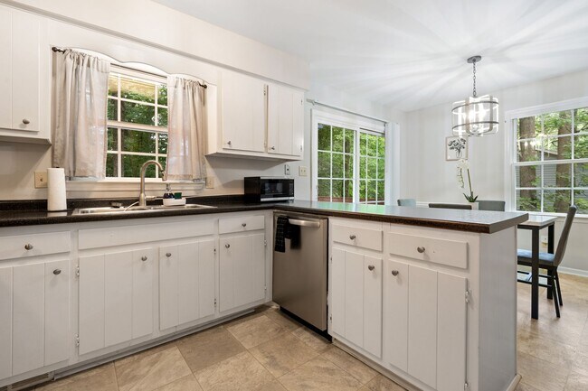 Building Photo - 6716 Glendower Rd