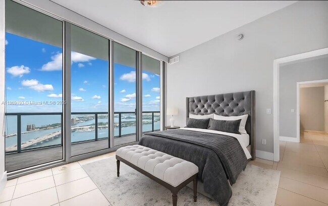 Building Photo - 888 Biscayne Blvd