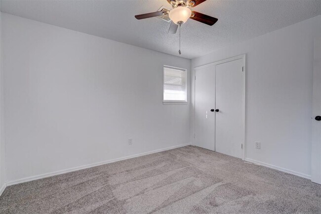 Building Photo - 503 Meadow Lake Dr
