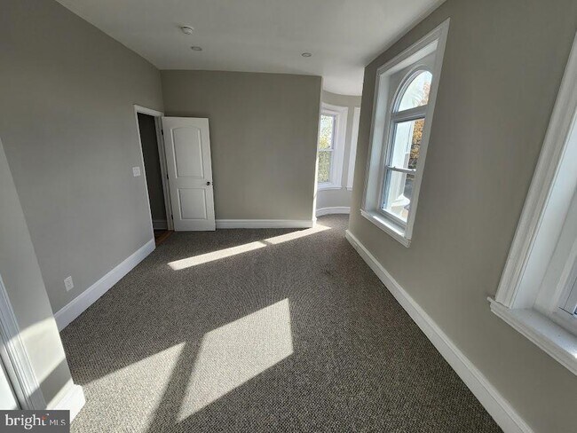 Building Photo - 5535 Ridge Ave