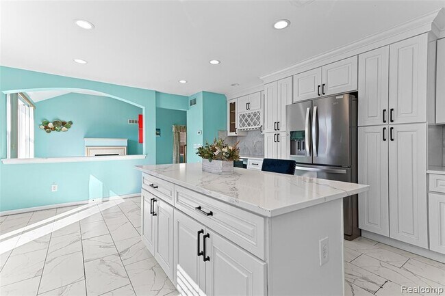 Building Photo - 30575 Hogan Ln