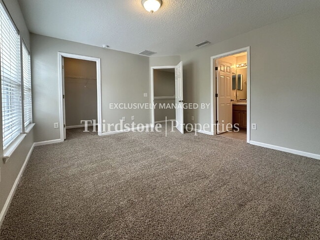 Building Photo - 1036 N Black Cherry Dr