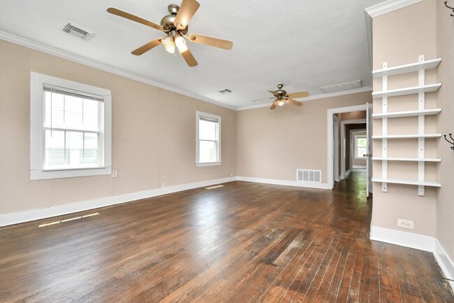 Building Photo - 415 10th Ave N