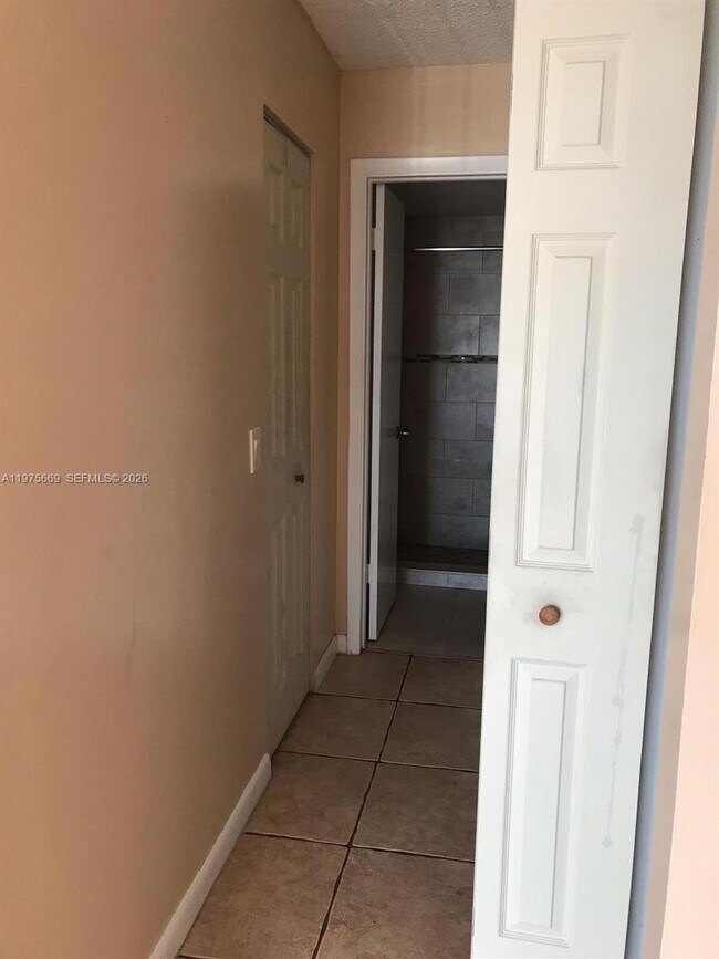 Building Photo - 16751 NE 9th Ave