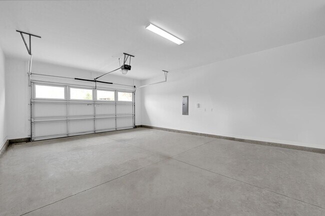 Building Photo - Light, bright, and move-in ready home in the highly sought-after Trilogy at Lake Norman community...