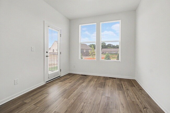 Building Photo - 5660 Corgi Dr