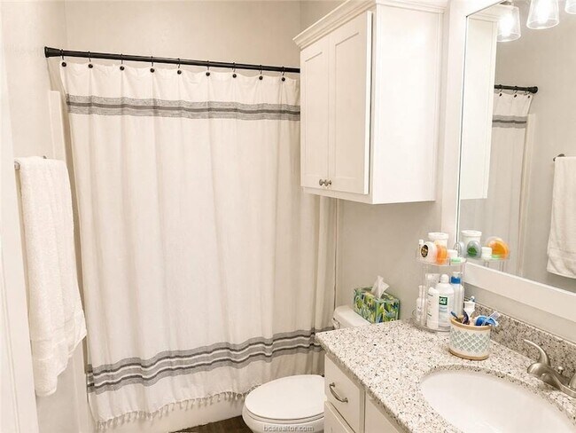 Building Photo - 3420 Summerway Dr