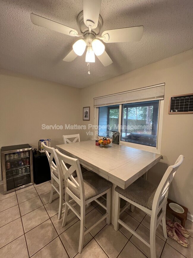 Building Photo - 303 Newcastle Dr