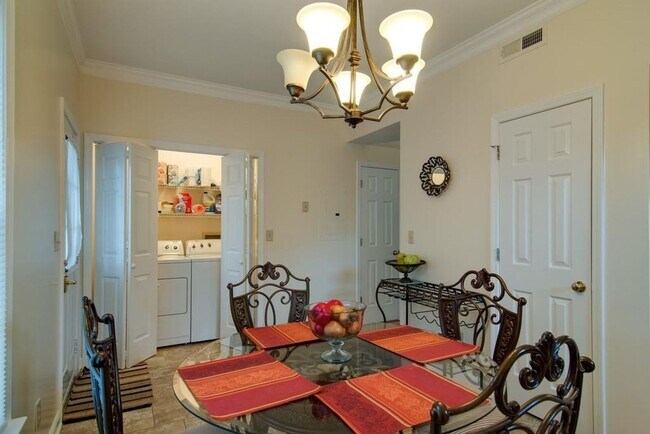 Building Photo - Beautiful 2BR/1.5BA home in a prime location within walking distance to West End and Vanderbilt U...