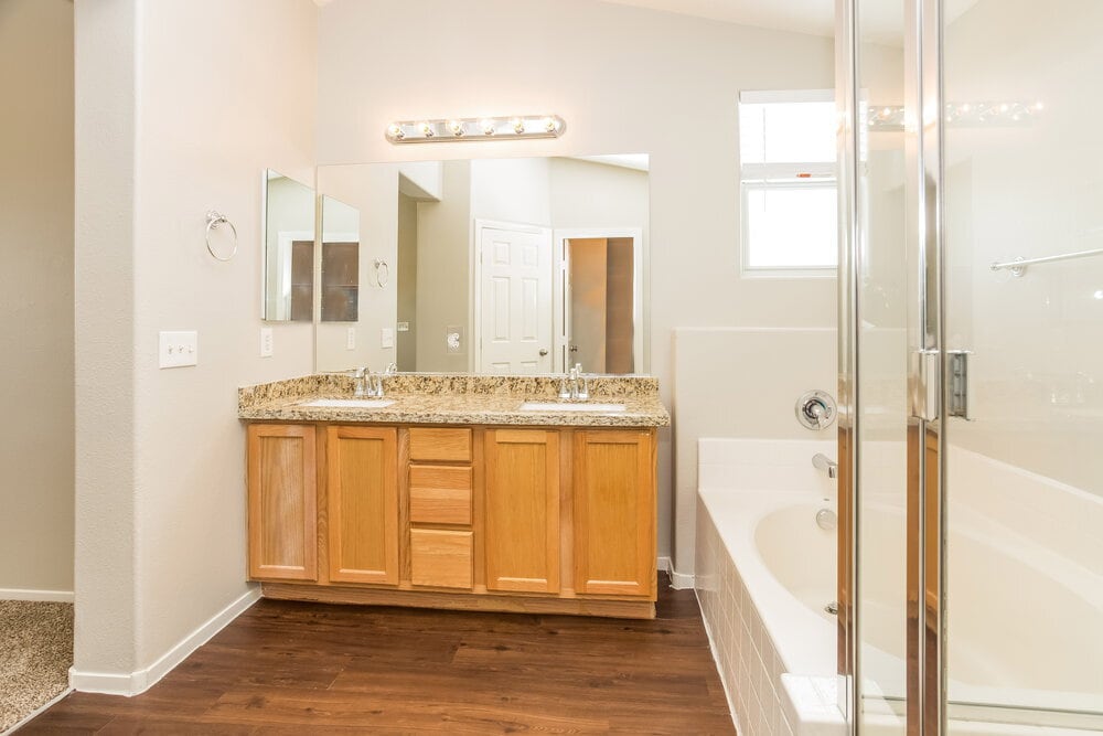 Building Photo - 3752 Hollycroft Dr