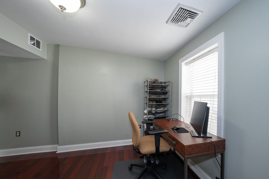 Building Photo - 2747 Harper St