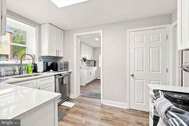 Building Photo - 219 Crosshill Rd