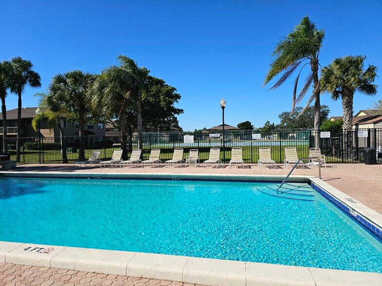 Building Photo - 10031 Winding Lake Rd