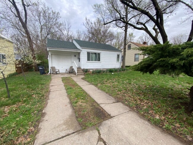 Building Photo - 2BR/1BA, conveniently located