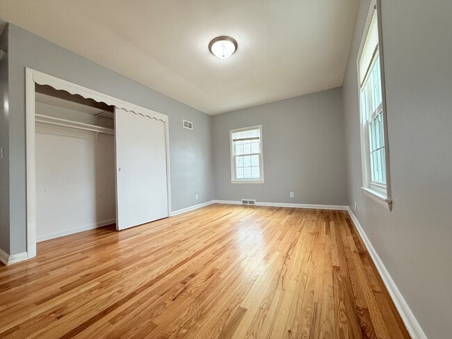 Building Photo - 1009 N 76th St