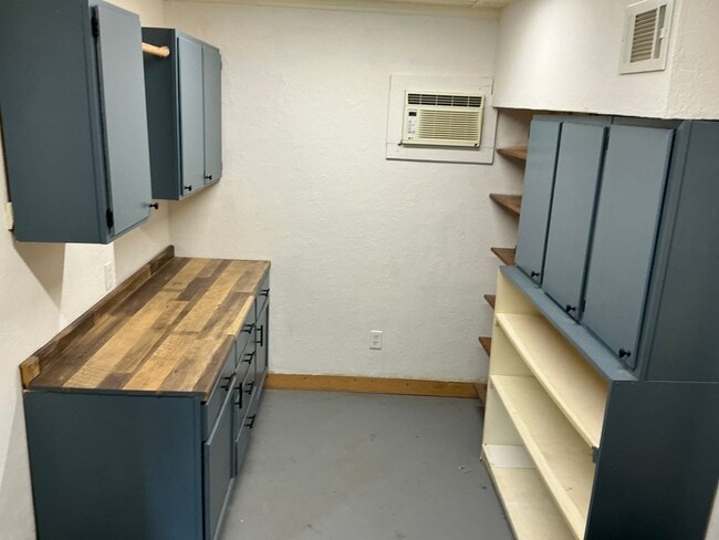 Building Photo - COMING SOON 4/2 with Acreage & BONUS SPACE