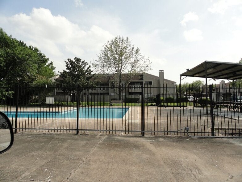 Building Photo - 9522 Pagewood Ln