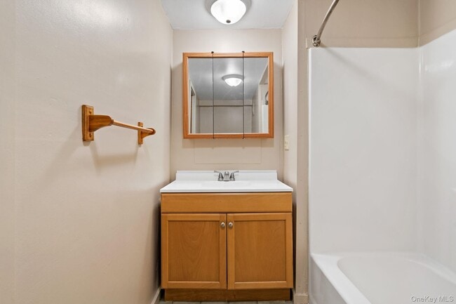 Building Photo - 7 Red Top Rd