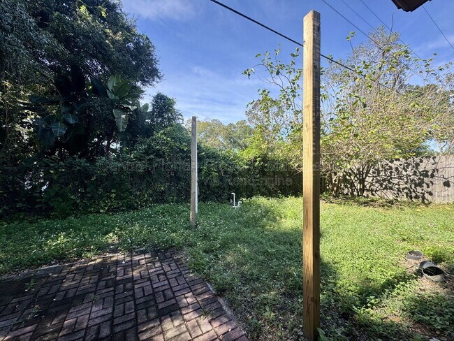 Building Photo - 612 Martin Ave