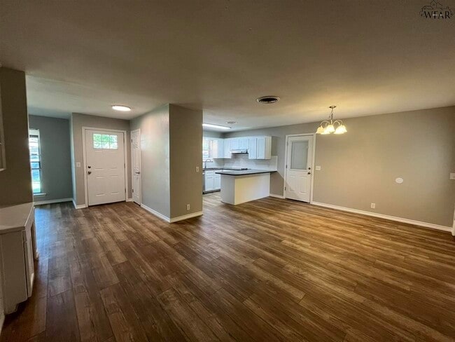 Building Photo - 5503 Hooper Dr