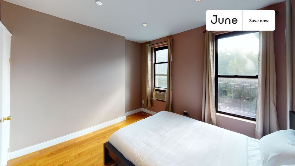 Building Photo - 715 E 5th St