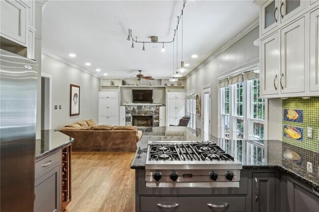 Building Photo - 2883 Wynfair Dr