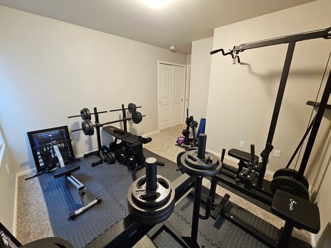 Building Photo - Open & Airy 3 Bedroom/2 Bath Home with Refrigerated Air