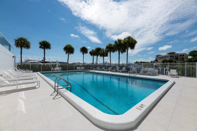 Building Photo - 400 N Flagler Dr