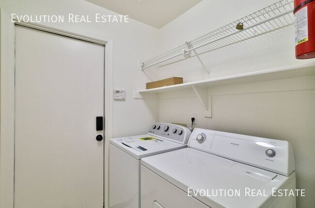 Building Photo - 3226 E Sequoia Dr