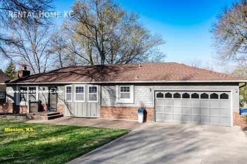 Building Photo - Remodeled Ranch w/Fin Bsmt Fenced Yard in ...