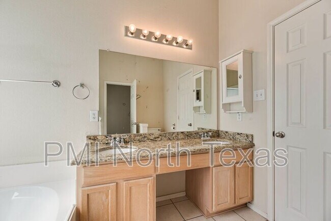 Building Photo - 9705 Meadow Rue Dr