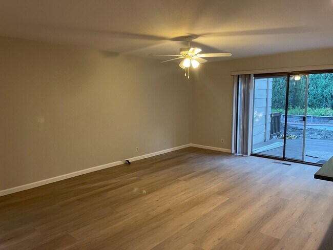 Building Photo - 10281 Parlett Pl