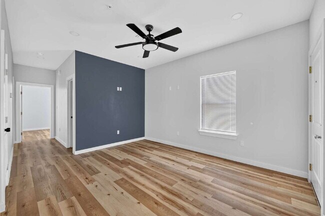 Building Photo - 1207 W Kennedy St