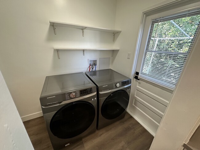 Laundry Room - 701 Wildrose Ave