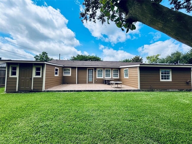 Building Photo - 2413 Kingsdale Dr