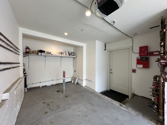 Building Photo - 108 Bosworth St