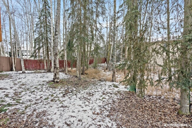 Building Photo - Quiet Eagleridge Home