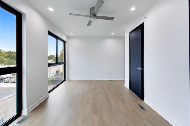 Building Photo - 6344 Hennings Ct