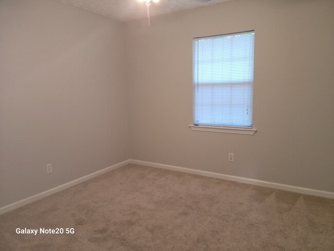 Building Photo - 667 Roebling Rd